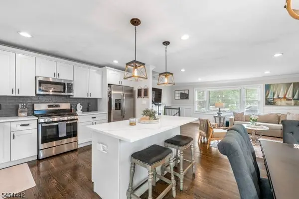 28 Chicjon Ln, East Hanover Twp., NJ 07936