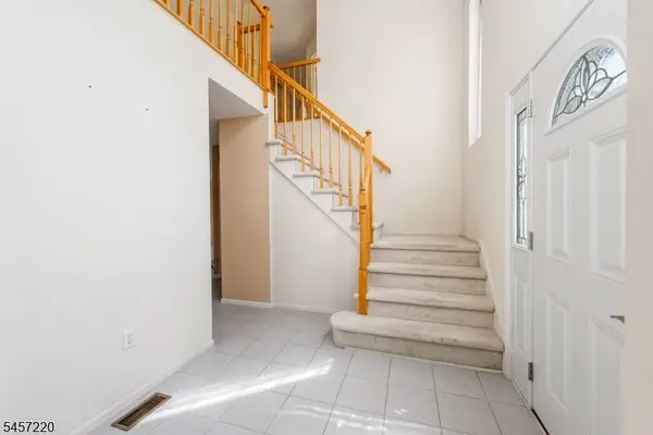 4 Hawthorn Dr, Roxbury Twp., NJ 07876
