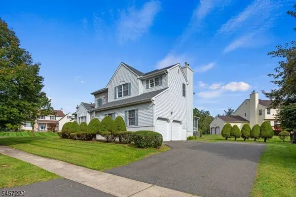 4 Hawthorn Dr, Roxbury Twp., NJ 07876