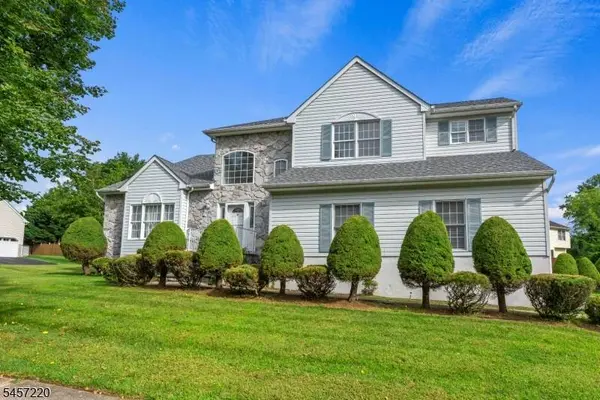 4 Hawthorn Dr