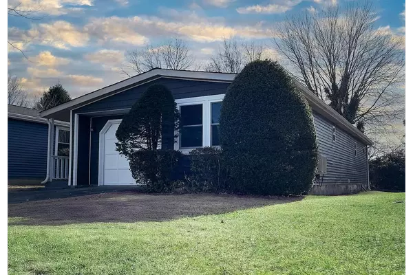 11A Dogwood Manorville, Ny 11949,