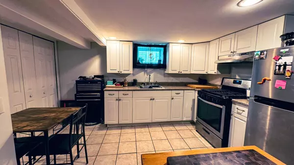 7 W Oak ST, Islip, NY 11751