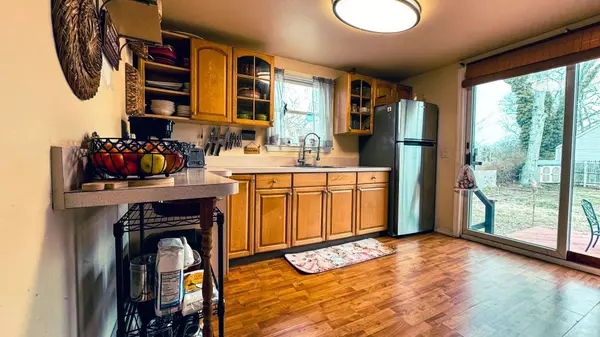 7 W Oak ST, Islip, NY 11751