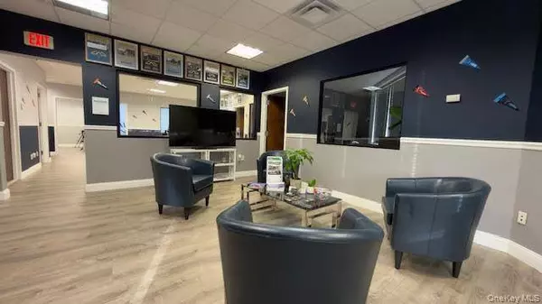 608 Johnson Ave #7, Bohemia, NY 11716