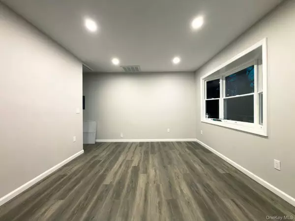 77 Spar DR, Mastic Beach, NY 11951