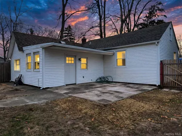 77 Spar DR, Mastic Beach, NY 11951