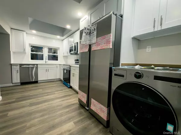 77 Spar DR, Mastic Beach, NY 11951