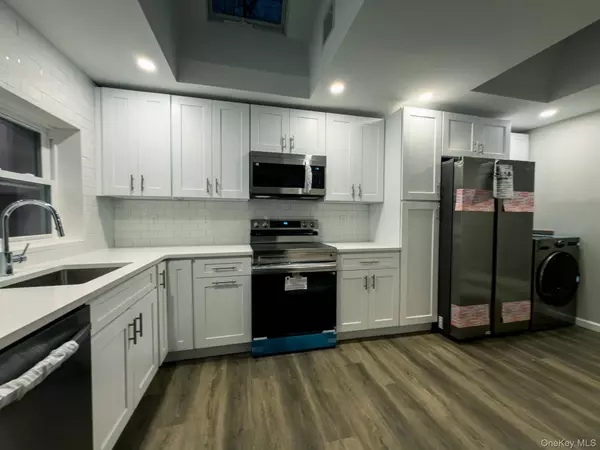 77 Spar DR, Mastic Beach, NY 11951