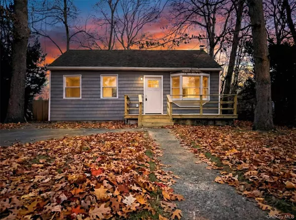 77 Spar DR, Mastic Beach, NY 11951