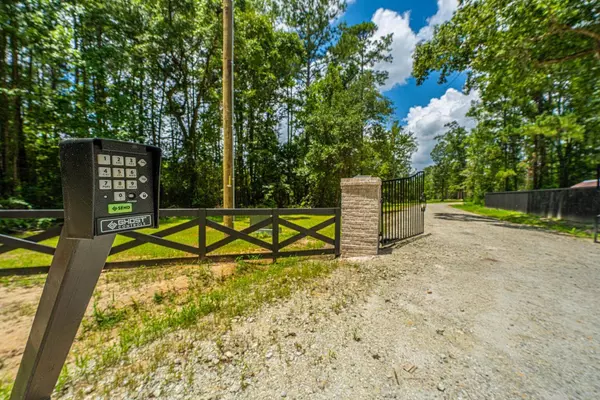 559 Southern Acres Ln, Summerville, SC 29486