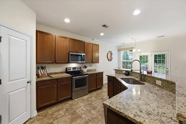518 Adalina Dr, Goose Creek, SC 29445