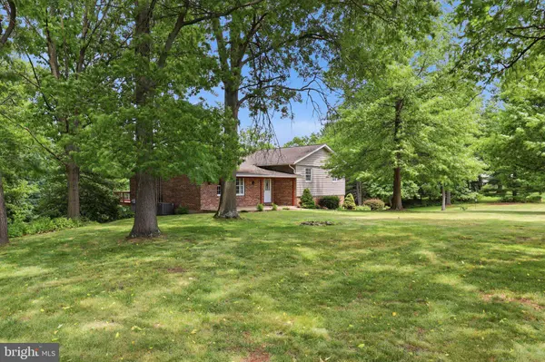 123 DECK RD, Womelsdorf, PA 19567