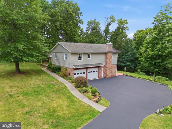 123 DECK RD, Womelsdorf, PA 19567