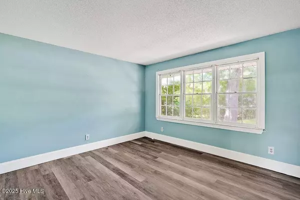 32 Twin Oaks DR, Castle Hayne, NC 28429