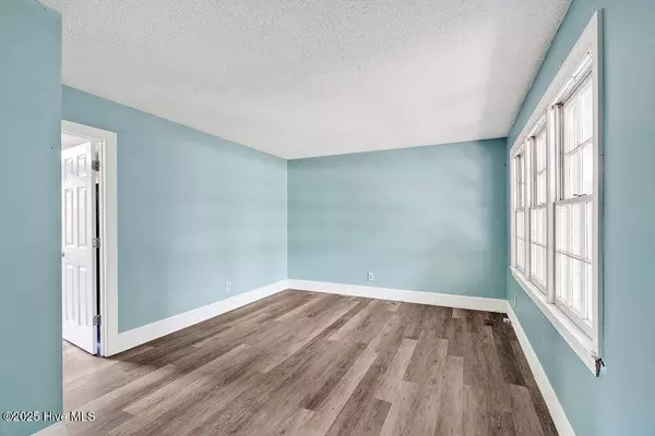 32 Twin Oaks DR, Castle Hayne, NC 28429