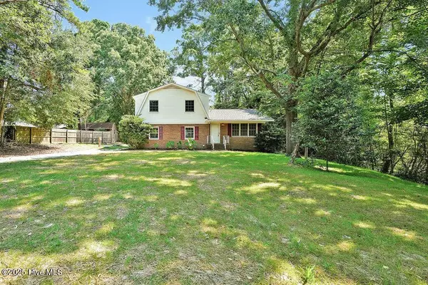 32 Twin Oaks DR, Castle Hayne, NC 28429