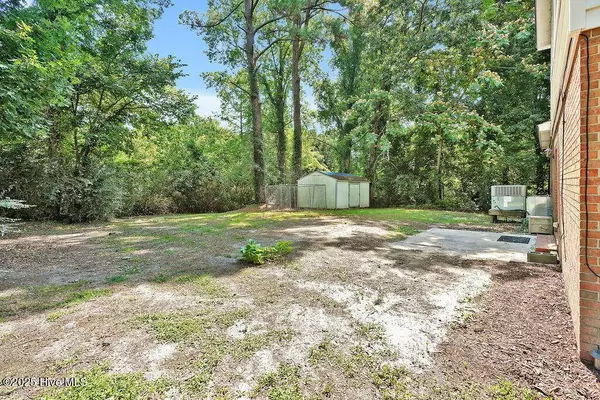 32 Twin Oaks DR, Castle Hayne, NC 28429