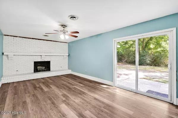 32 Twin Oaks DR, Castle Hayne, NC 28429