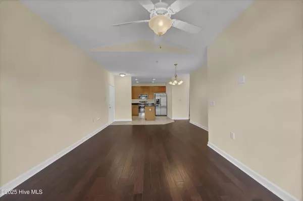 618 Condo Club DR #Unit 308, Wilmington, NC 28412