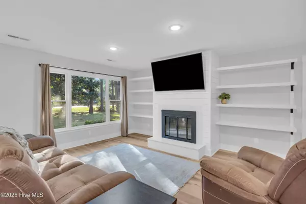 21 Carolina Shores Pkwy, Calabash, NC 28467