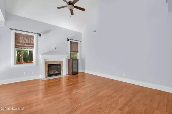 333 Tall Ships LN, Hampstead, NC 28443