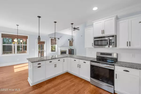 333 Tall Ships LN, Hampstead, NC 28443