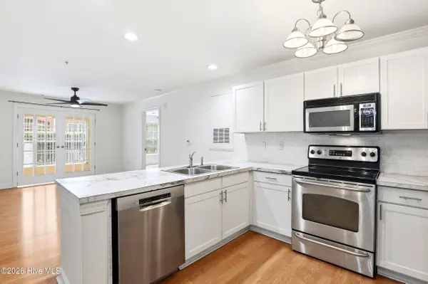 2820 Bloomfield LN #Unit 105, Wilmington, NC 28412
