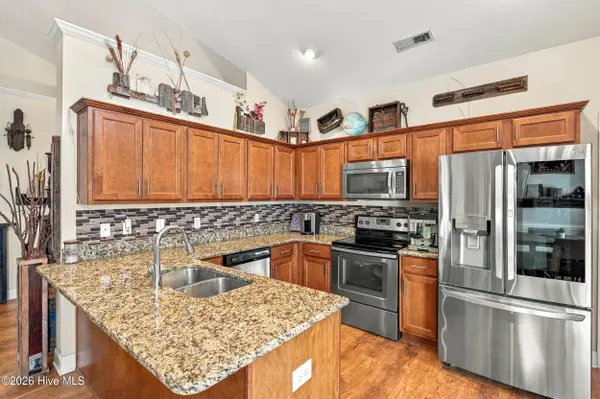8795 Lanvale Oaks DR NE, Leland, NC 28451