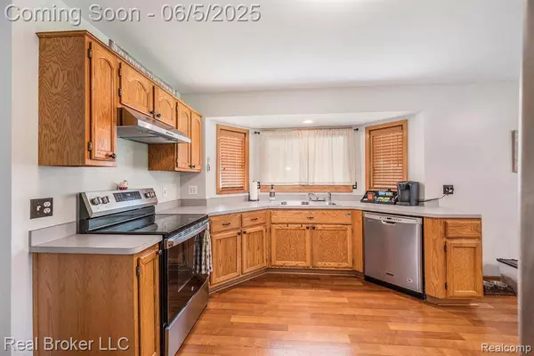 50155 OXFORD Drive, Macomb Twp, MI 48044