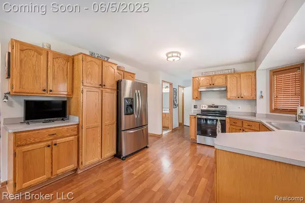 50155 OXFORD Drive, Macomb Twp, MI 48044