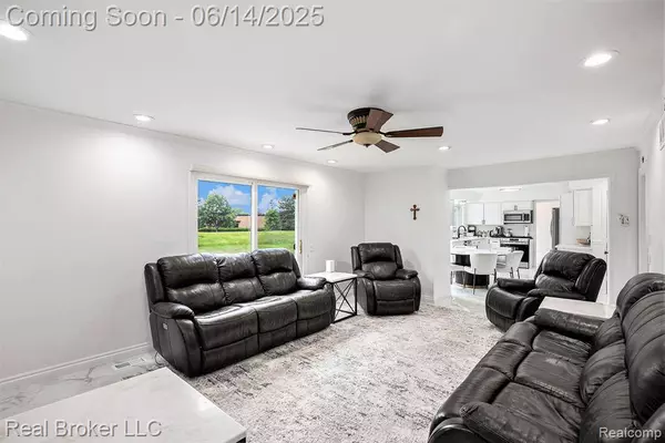 5582 Greenbriar Drive, West Bloomfield Twp, MI 48322