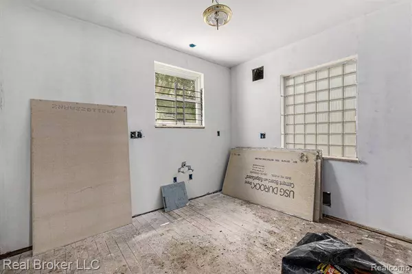 9236 Manistique Street, Detroit, MI 48224