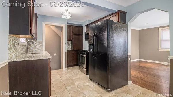 9269 Hubert Avenue, Allen Park, MI 48101