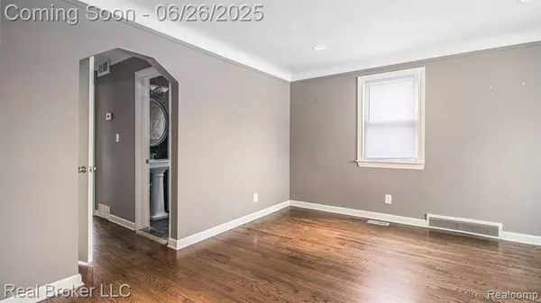 9269 Hubert Avenue, Allen Park, MI 48101