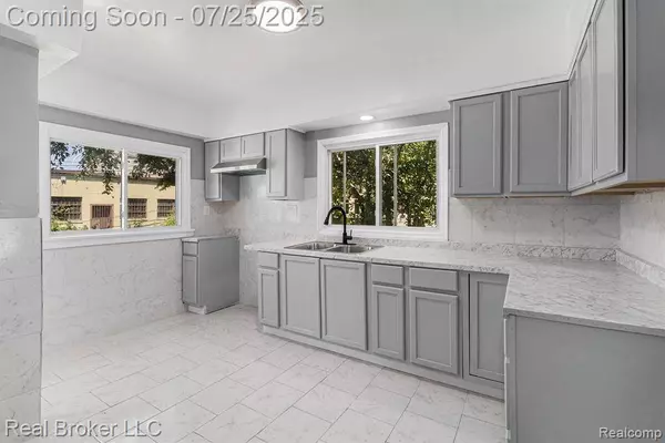 8301 Dodge Avenue, Warren, MI 48089