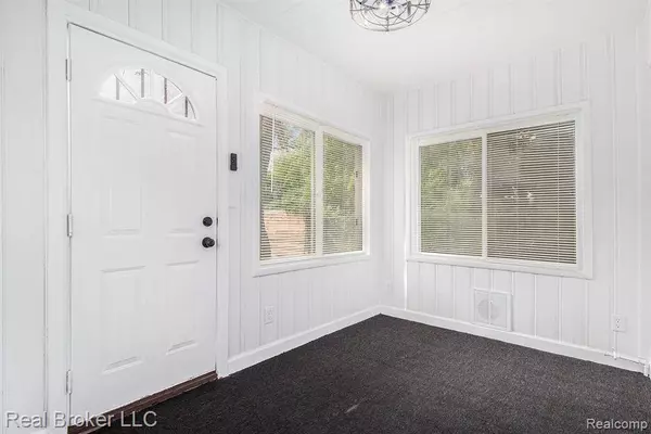 15763 Mansfield Street, Detroit, MI 48227