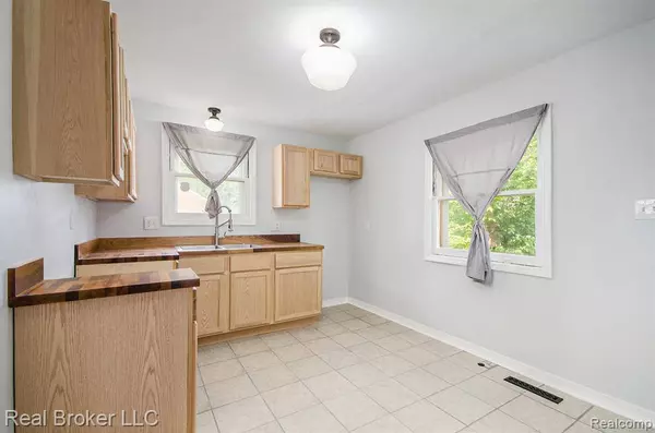 15431 E State Fair Street, Detroit, MI 48205