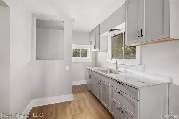 27305 Norfolk Street, Inkster, MI 48141