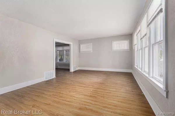 27305 Norfolk Street, Inkster, MI 48141