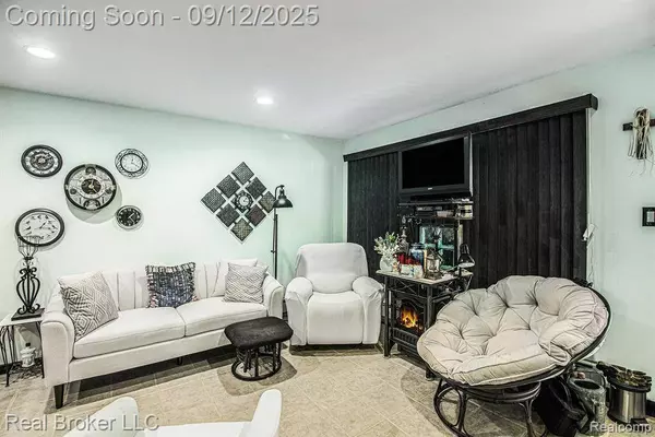 24301 Kelly Road, Eastpointe, MI 48021