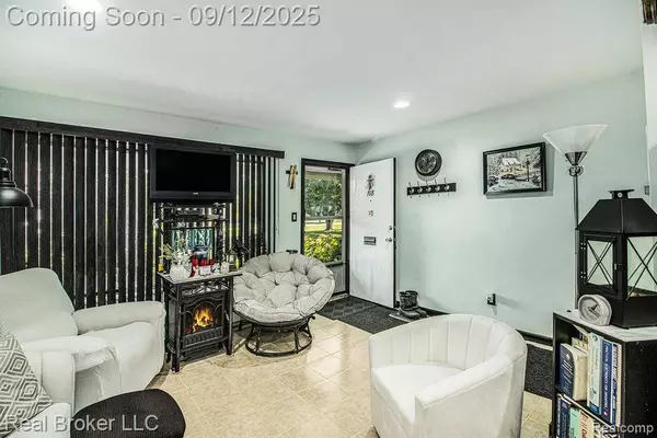 24301 Kelly Road, Eastpointe, MI 48021