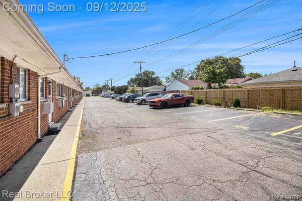 24301 Kelly Road, Eastpointe, MI 48021