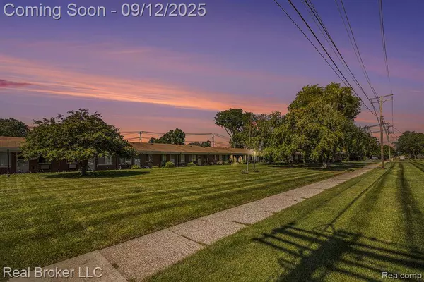 24301 Kelly Road, Eastpointe, MI 48021