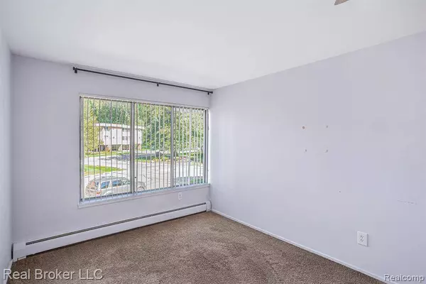 32000 Grand River Avenue, Farmington, MI 48336