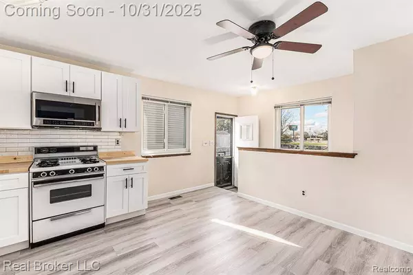 32438 Linderman Avenue, Warren, MI 48093