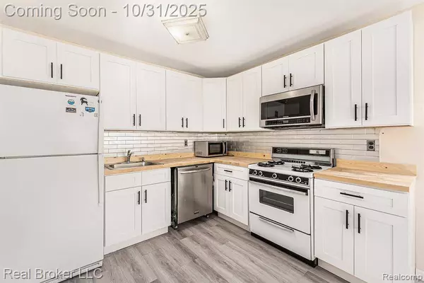 32438 Linderman Avenue, Warren, MI 48093