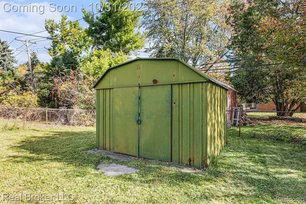 32438 Linderman Avenue, Warren, MI 48093