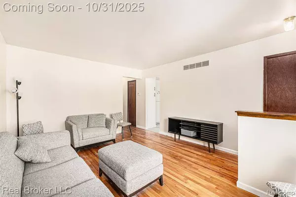 32438 Linderman Avenue, Warren, MI 48093