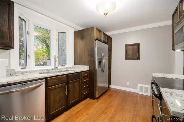 1114 Whitcomb Avenue, Royal Oak, MI 48073