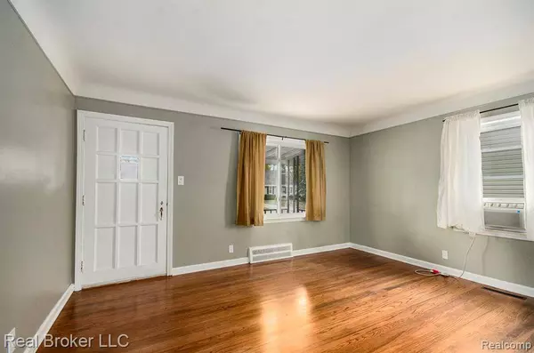 1114 Whitcomb Avenue, Royal Oak, MI 48073